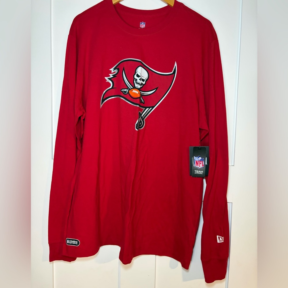New Era Red‎ NFL Buccaneers Long Sleeve Shirt